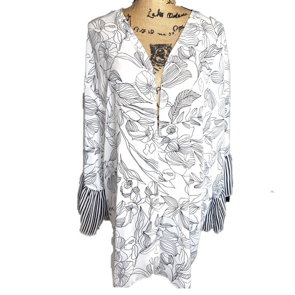 ❤️SOLD❤️NWOT- Modern Bell Sleeve Open Front kimono - Picture 4 of 11